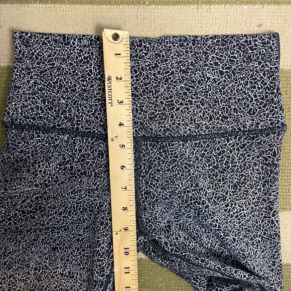Lululemon Size 6 Wunder Under Leggings Black White Luon Crakle Jacquard Cropped - Picture 7 of 7